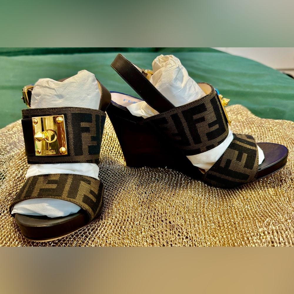 ‼️SOLD‼️‼️‼️Brand new* Fendi Gold stamped plaque, brown leather strap wedges
